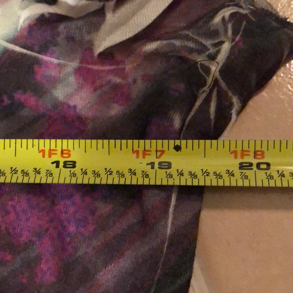 B. L. U.E. Cap sleeved Tunic - Picture 6 of 7